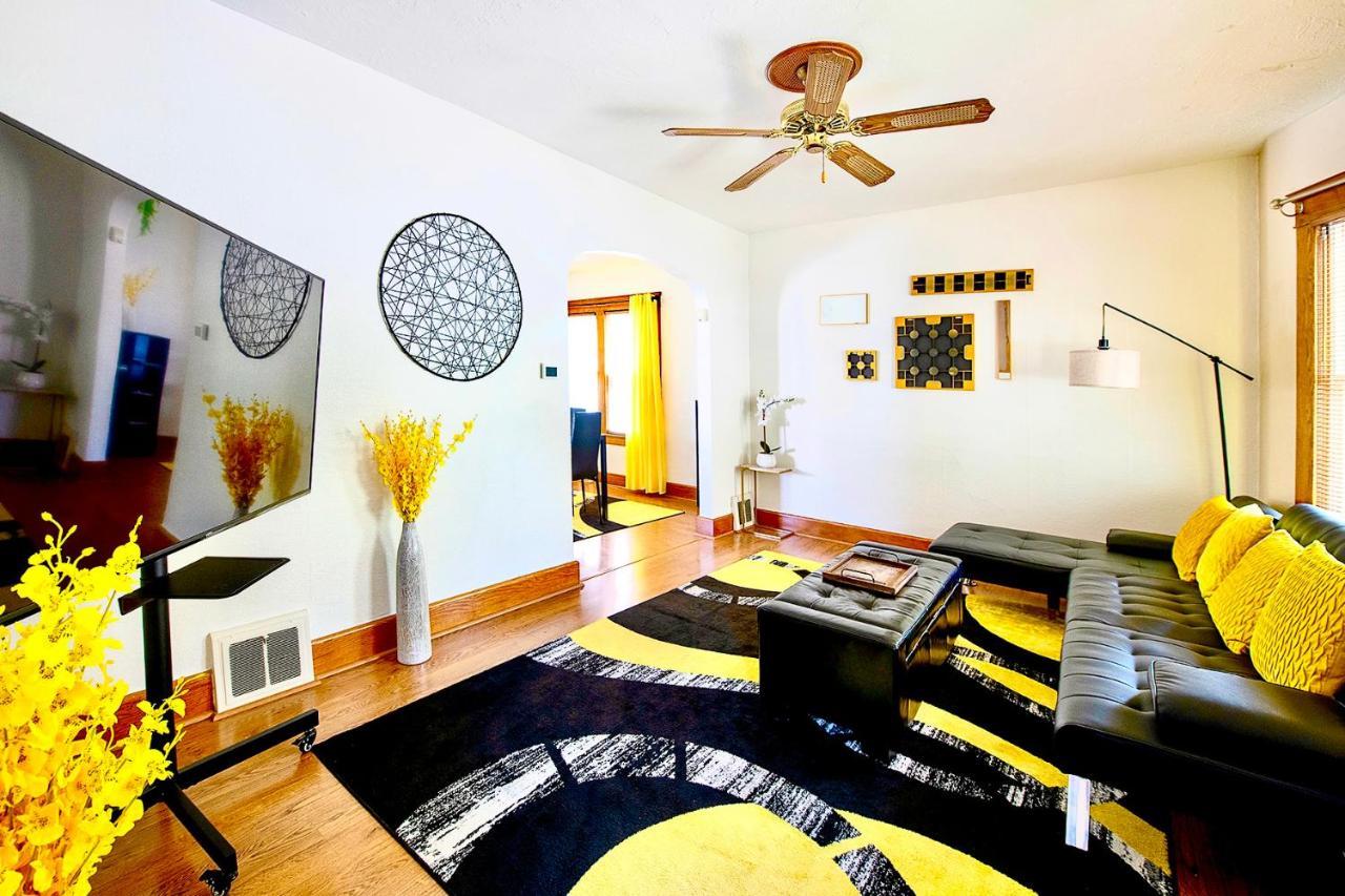 The Amber Retreat - Brooklyn Centre Comfort - Charming Space For Families, Couples & Business Travelers Near Downtown - With 300Mb Wifi, Parking & Self Check-In Cleveland Dış mekan fotoğraf