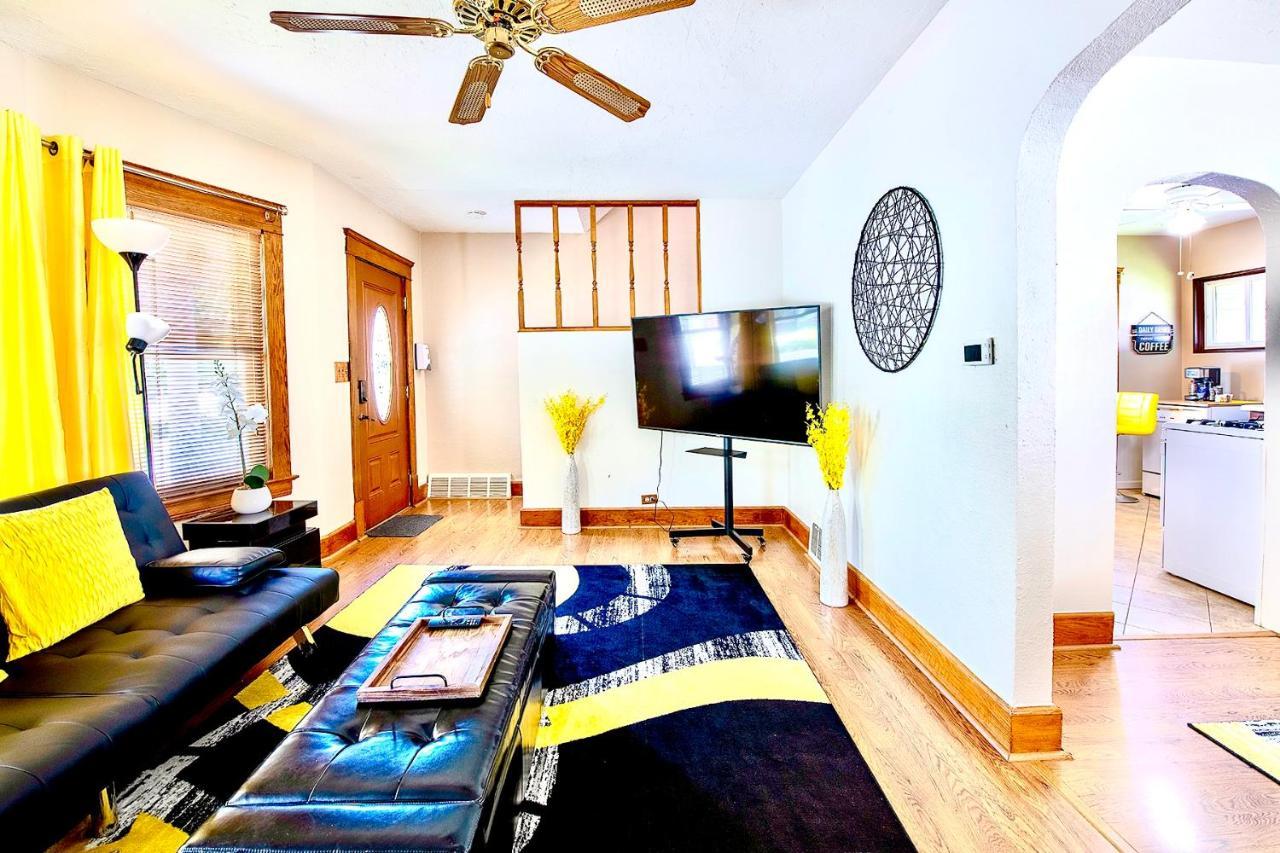 The Amber Retreat - Brooklyn Centre Comfort - Charming Space For Families, Couples & Business Travelers Near Downtown - With 300Mb Wifi, Parking & Self Check-In Cleveland Dış mekan fotoğraf