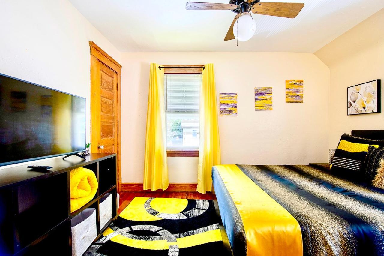 The Amber Retreat - Brooklyn Centre Comfort - Charming Space For Families, Couples & Business Travelers Near Downtown - With 300Mb Wifi, Parking & Self Check-In Cleveland Dış mekan fotoğraf
