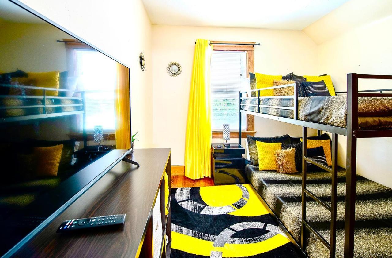 The Amber Retreat - Brooklyn Centre Comfort - Charming Space For Families, Couples & Business Travelers Near Downtown - With 300Mb Wifi, Parking & Self Check-In Cleveland Dış mekan fotoğraf