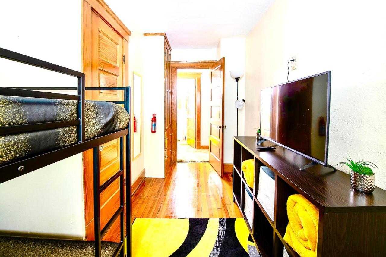 The Amber Retreat - Brooklyn Centre Comfort - Charming Space For Families, Couples & Business Travelers Near Downtown - With 300Mb Wifi, Parking & Self Check-In Cleveland Dış mekan fotoğraf